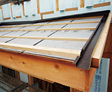 <span class='green'>【屋根工事】</span><br />垂木や屋根下地、防水シート等など、屋根の基礎工事が完了しました。