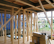 <span class='green'>【木工事】</span><br />部屋の壁と同じ位置に木材を施工します。筋交などで強度を増します。